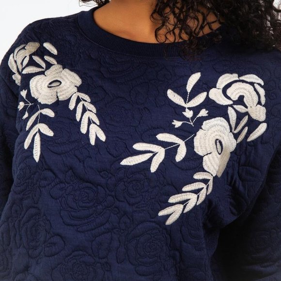 Francesca's | NWT Jadie Floral Embossed Sweatshirt Size XS - Picture 3 of 11
